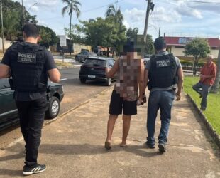 Vovó do tráfico oferece droga à polícia e é presa em Piracanjuba