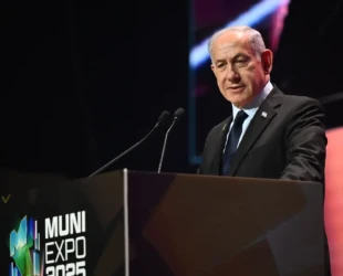 Processo por corrupção contra o premiê de Israel, Benjamin Netanyahu, é retomado