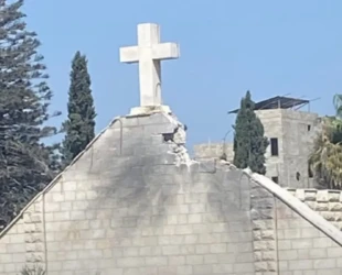 Israel ataca única igreja católica na Faixa de Gaza, fere padre e papa pede cessar-fogo