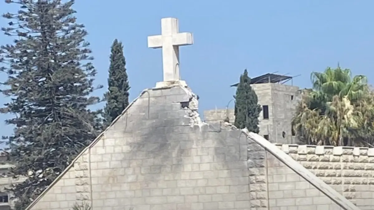 Israel ataca única igreja católica na Faixa de Gaza, fere padre e papa pede cessar-fogo