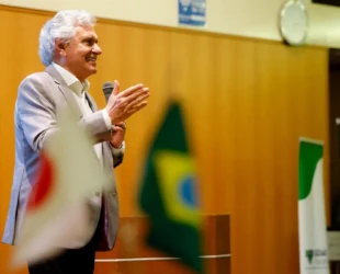 Caiado apresenta palestra a empresários no Japão
