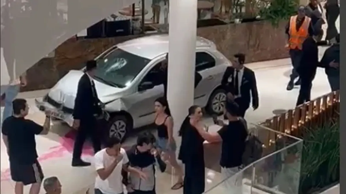 PM prende homem que invadiu shopping em Goiânia com carro e causou danos