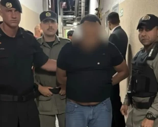 Homem que invadiu shopping com carro pode responder por tentativas de homicídio