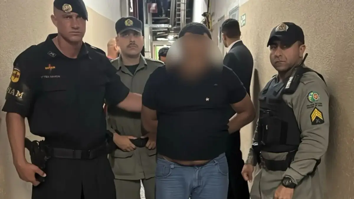 Homem que invadiu shopping com carro pode responder por tentativas de homicídio