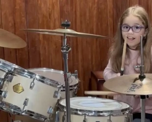Baterista de 8 anos, Lívia Navarro viraliza e chama atenção da cantora Pitty