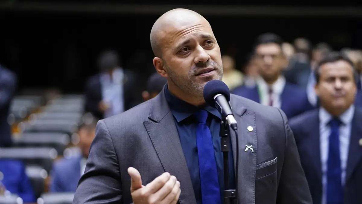 Defesa de Daniel Silveira pede prisão domiciliar, após cirurgia