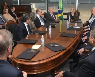Lula convida os 11 ministros do STF para encontro no Alvorada