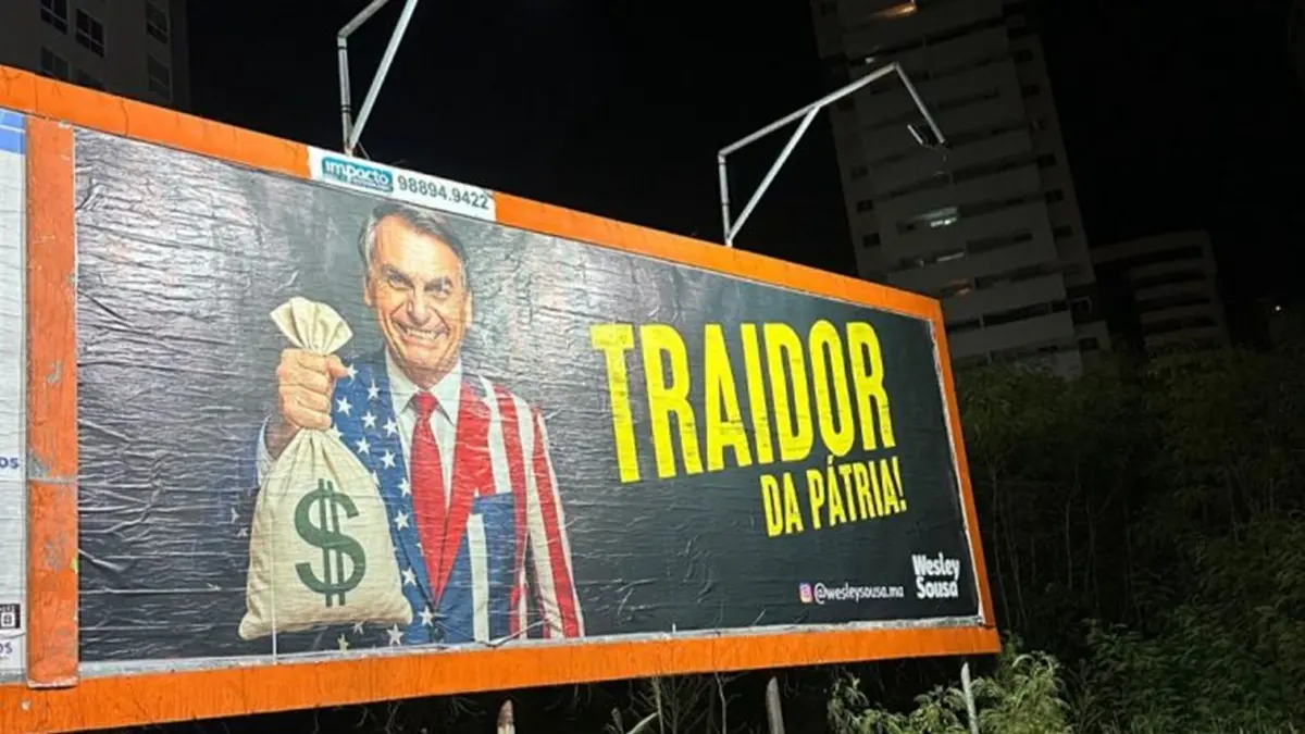 Professor coloca outdoor contra Bolsonaro em São Luís do Maranhão
