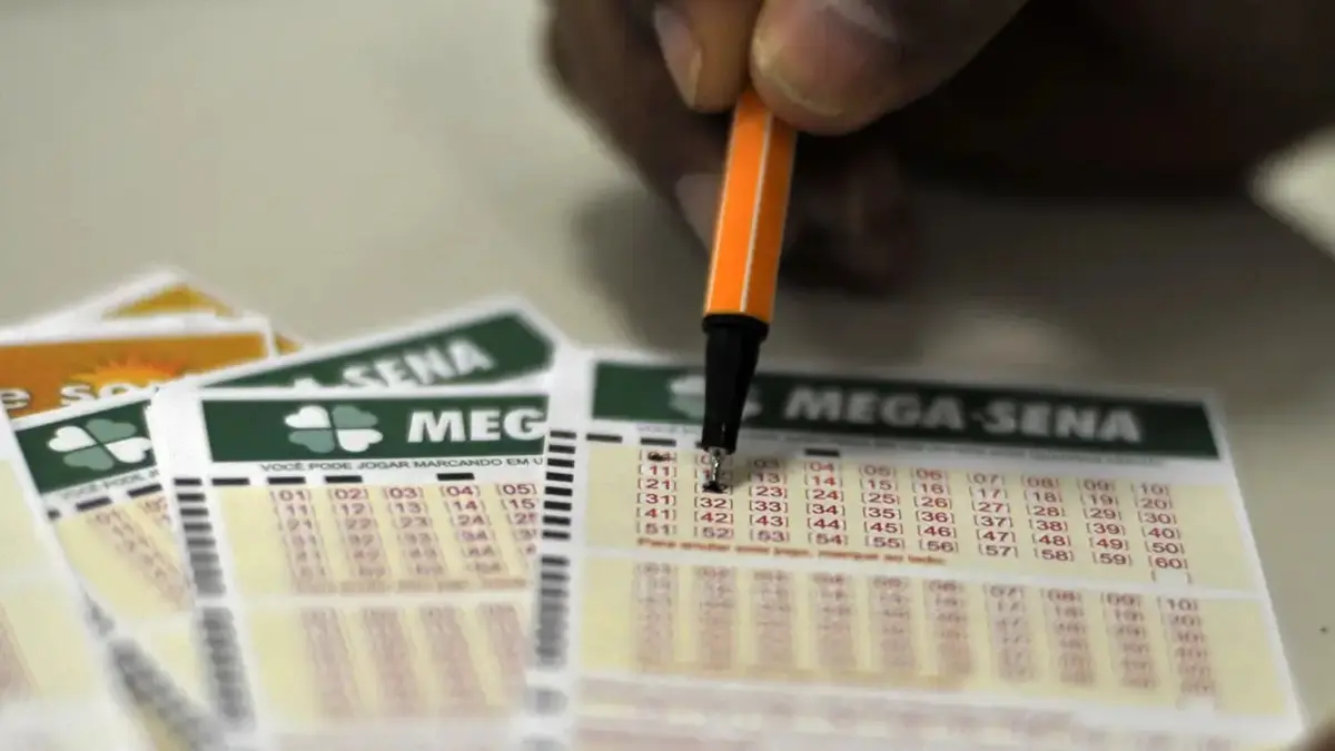 Mega sorteia R$ 100 milhões nesta terça; saiba quanto rende na poupança e no Tesouro