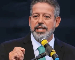 Desobstrução da Câmara acontece com ajuda do ex-presidente Arthur Lira