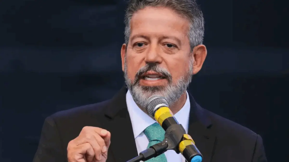 Desobstrução da Câmara acontece com ajuda do ex-presidente Arthur Lira