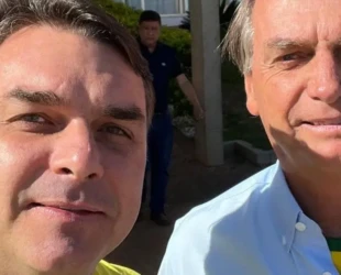 flavio-e-jair-bolsonaro-1667243388008_v2_900x506