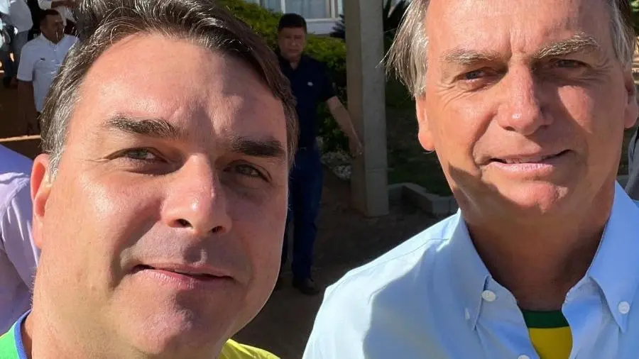 flavio-e-jair-bolsonaro-1667243388008_v2_900x506