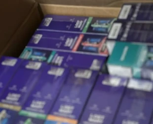 Polícia apreende R$ 100 mil em cigarros eletrônicos e prende duas pessoas em Goiânia