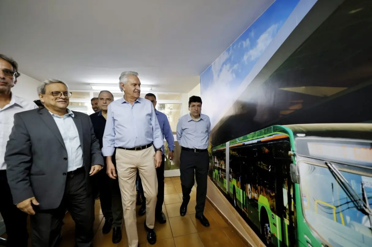 Estado-entrega-estacoes-revitalizadas-e-novos-onibus-do-BRT-Leste-Oeste_Secom-1215x809