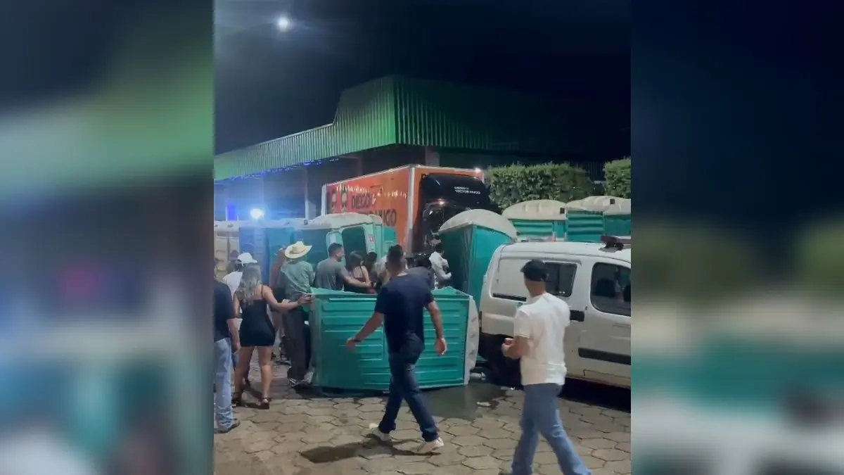 Motorista de caminhão de apoio de sertanejos passa mal e causa atropelamento em Itaberaí