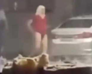 Pastor volta a aparecer de calcinha e peruca loira em Goiânia