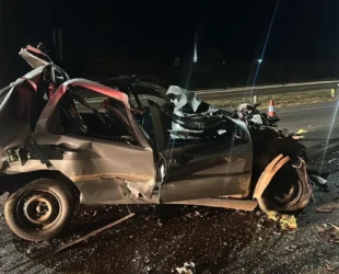 Motorista de carro morre após colidir com traseira de caminhão em Anápolis
