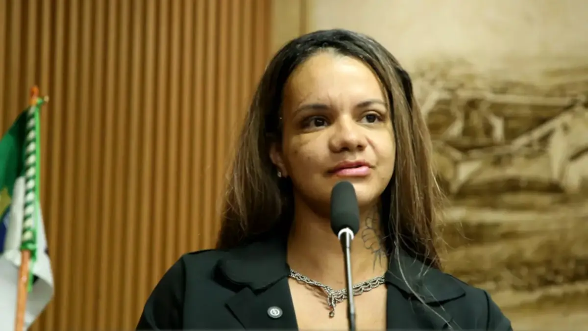 Juliana Garcia, agredida com 61 anos pelo ex-namorado, é homenageada na Câmara de Natal