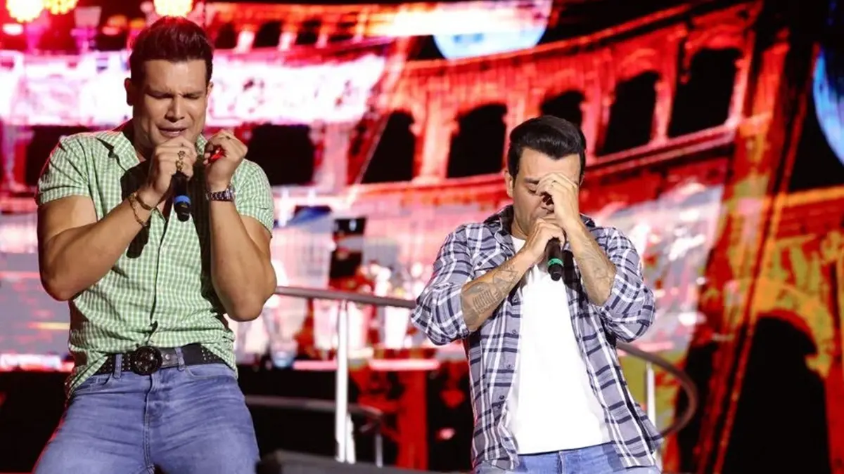 Israel Novaes e Thiago Brava gravam DVD em Goiânia com participações especiais