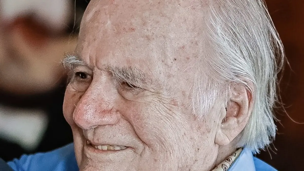 Morre Mino Carta aos 91 anos, jornalista fundador da Carta Capital