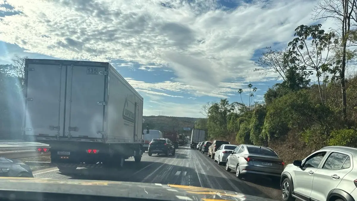 Alexânia: BR-060 interditada após derramamento de sebo bovino