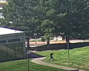 FBI divulga vídeo da fuga do assassino do ativista Charlie Kirk