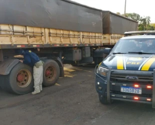 PRF prende caminhoneiro idoso por conduzir carreta com placas adulteradas em Jataí