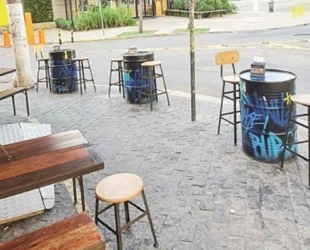 Câmara de Goiânia aprova revogação de licença para uso de calçadas por bares e restaurantes