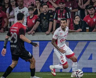 Vila Nova perde fora de casa para Athletico-PR e já soma cinco jogos sem vitória