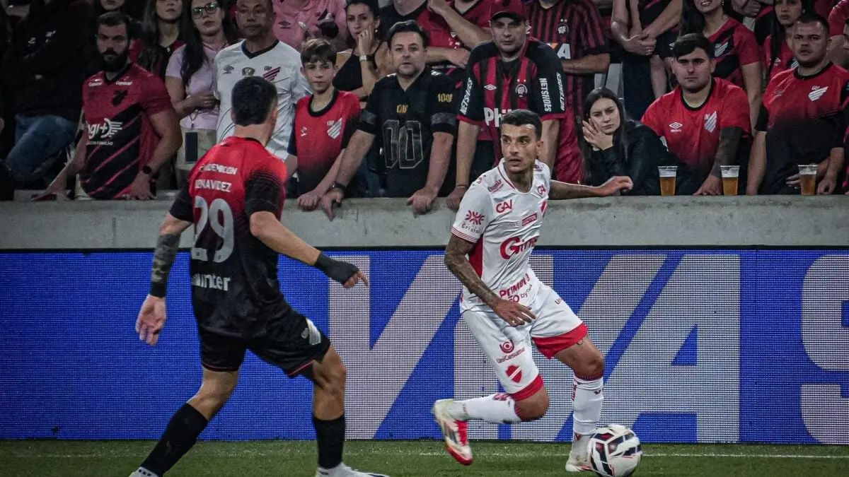 Vila Nova perde fora de casa para Athletico-PR e já soma cinco jogos sem vitória