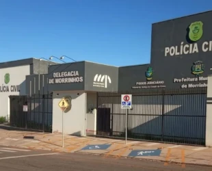 Homem que derrubou mulher com 'voadora' em praça de Morrinhos é preso