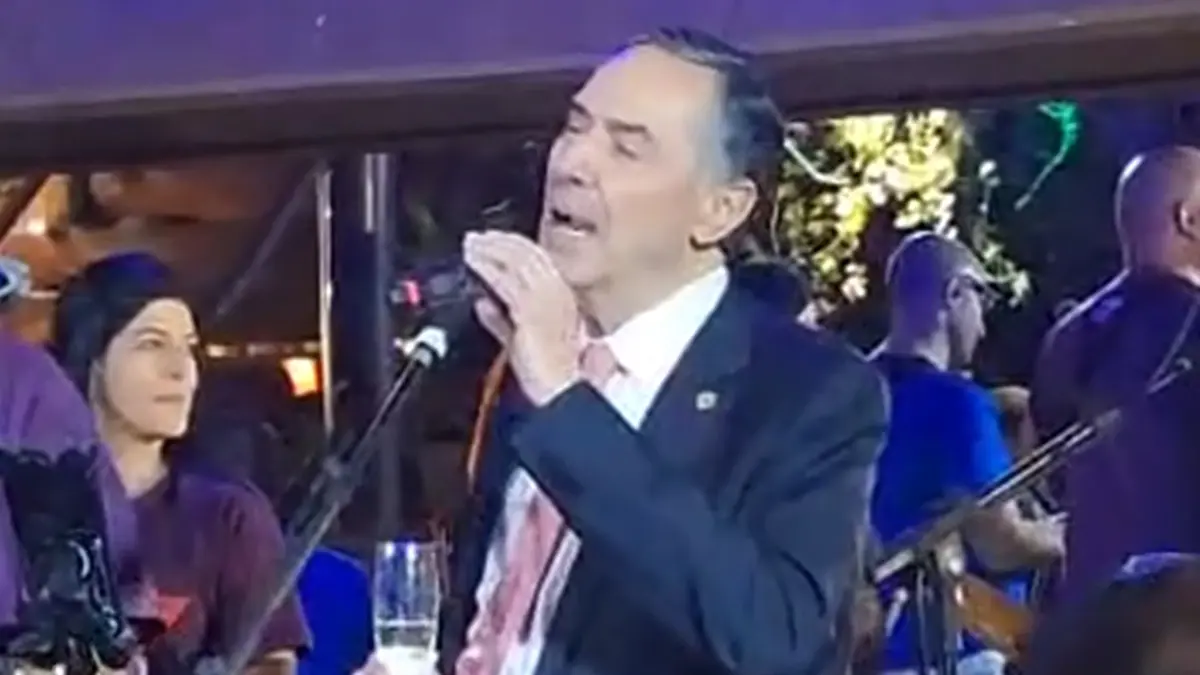 Barroso canta samba em despedida da presidência do STF