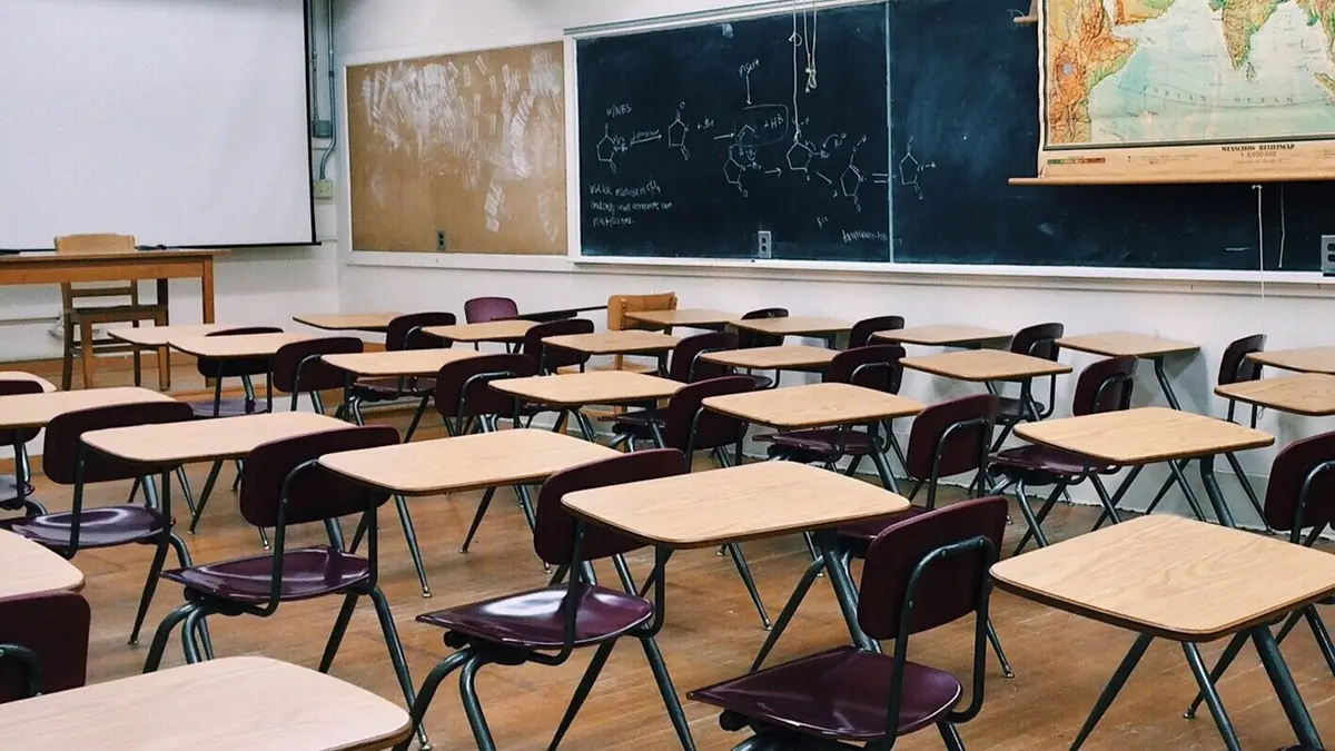 Escolas particulares devem aumentar em média 9,8% nas mensalidades em 2026, diz pesquisa