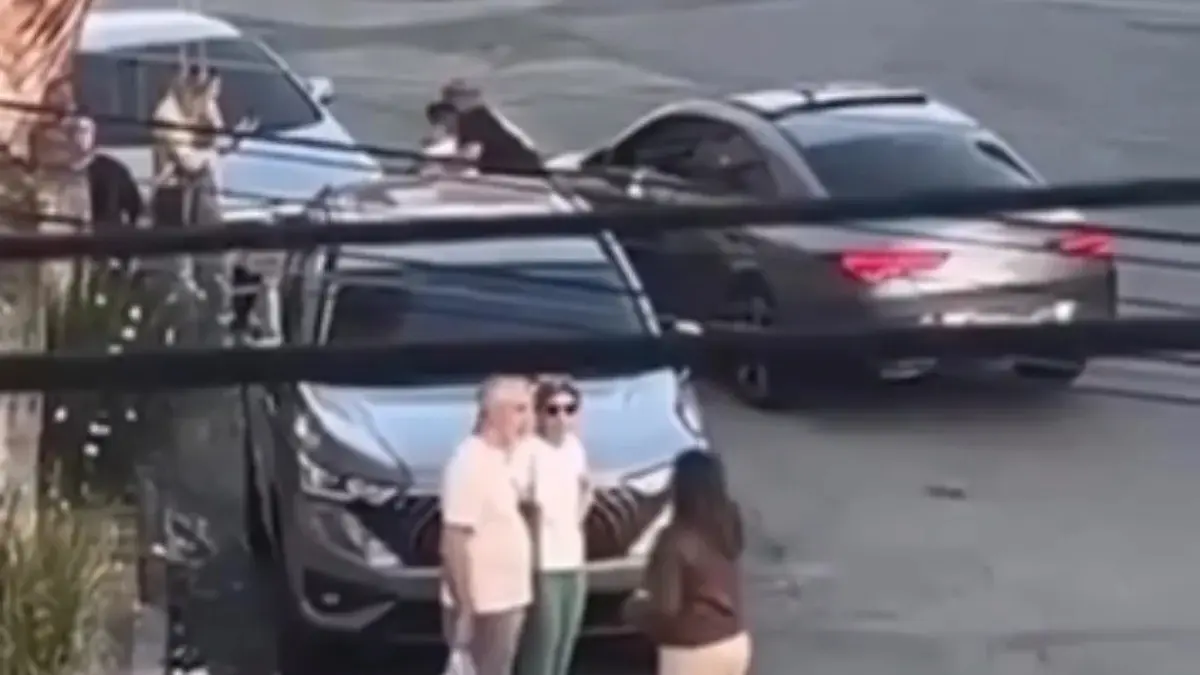 Marcelinho Carioca persegue ladrão e recupera celular furtado de uma garota, em São Paulo