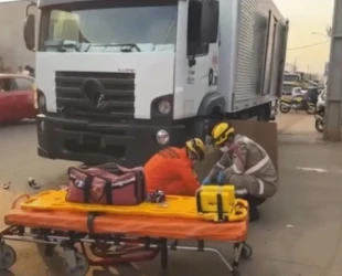 Motociclista de 19 anos perde o controle e morre ao bater em caminhão estacionado, em Nerópolis