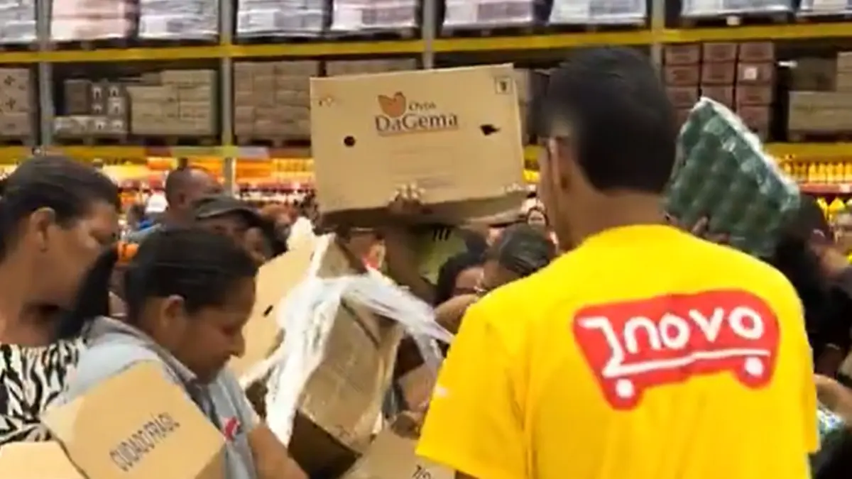 Vídeo mostra confusão por bandeja de ovo a R$ 2,95