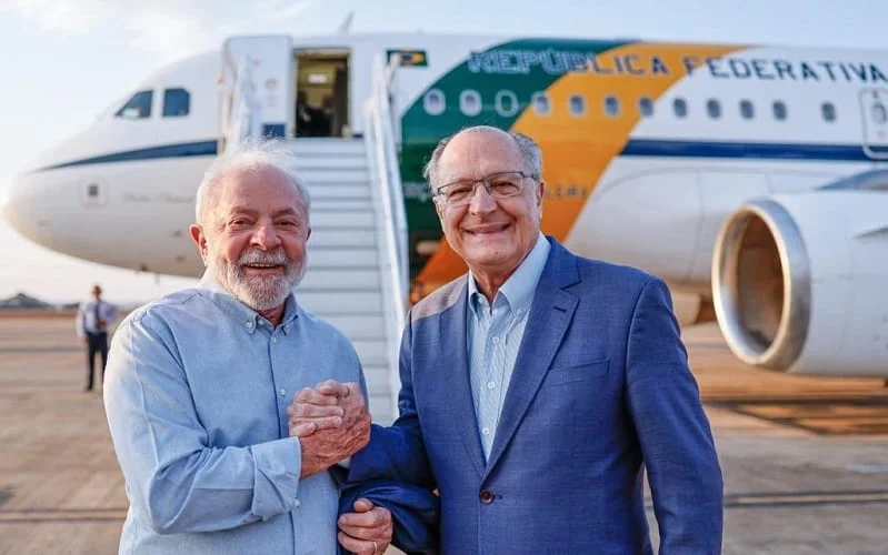 lula-da-silva-e-geraldo-alckmin-aviao.jpg