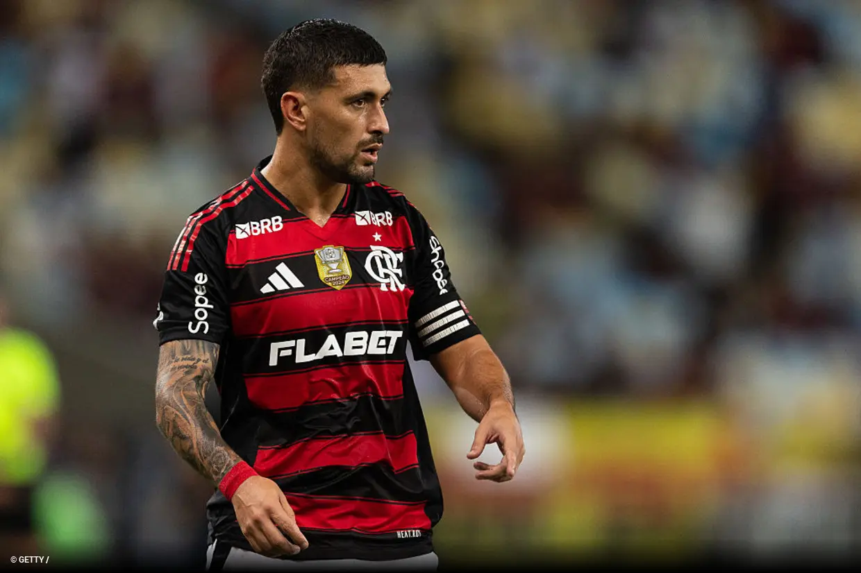1293285-arrascaeta-se-torna-o-jogador-com-mais-partidas-na-historia-
