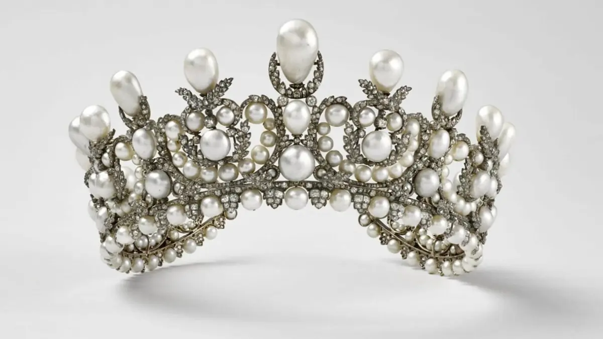 Pelo menos oito joias históricas foram furtadas do Museu do Louvre, em Paris