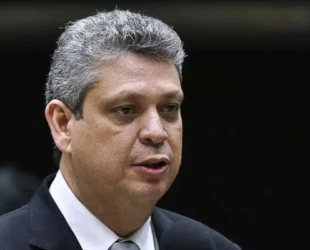 Lula pede ao ex-ministro Márcio Macêdo que seja candidato em 2026
