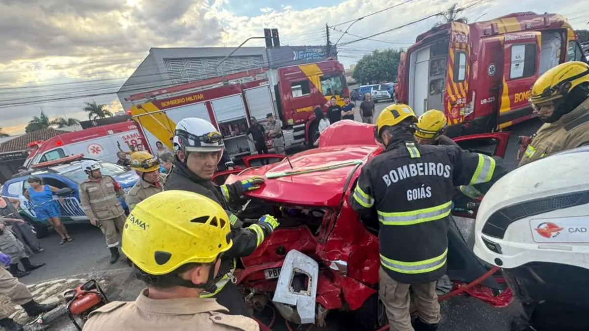 Acidente com múltiplos veículos tem seis feridos em Goiânia