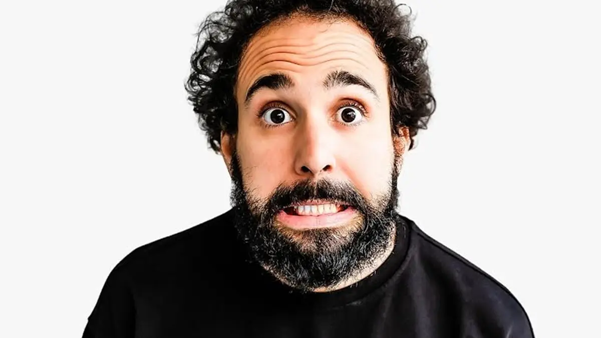 Murilo Couto apresenta novo show de stand up em Goiânia no próximo domingo
