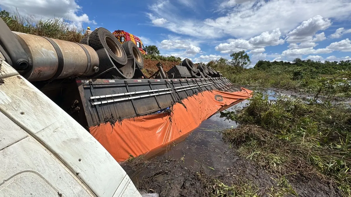 Homem morre após capotar carreta na GO-050, em Chapadão do Céu