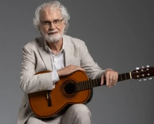 Renato Teixeira se apresenta no teatro de Pirenópolis