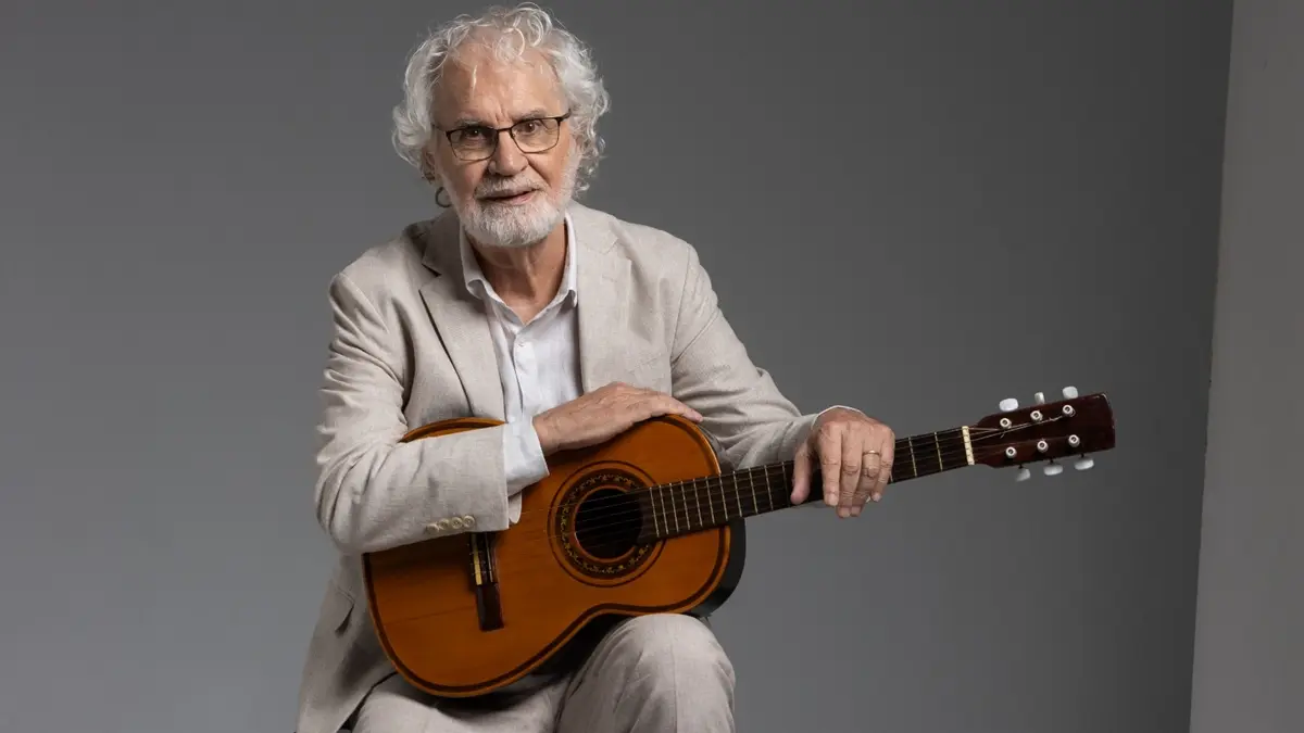 Renato Teixeira se apresenta no teatro de Pirenópolis