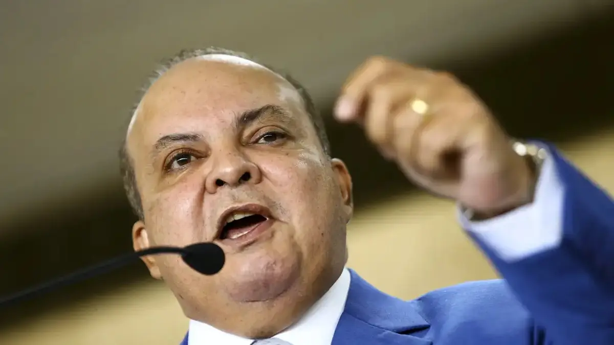 'Não sei se ele tem condições de viver em presídio', diz Ibaneis sobre Bolsonaro