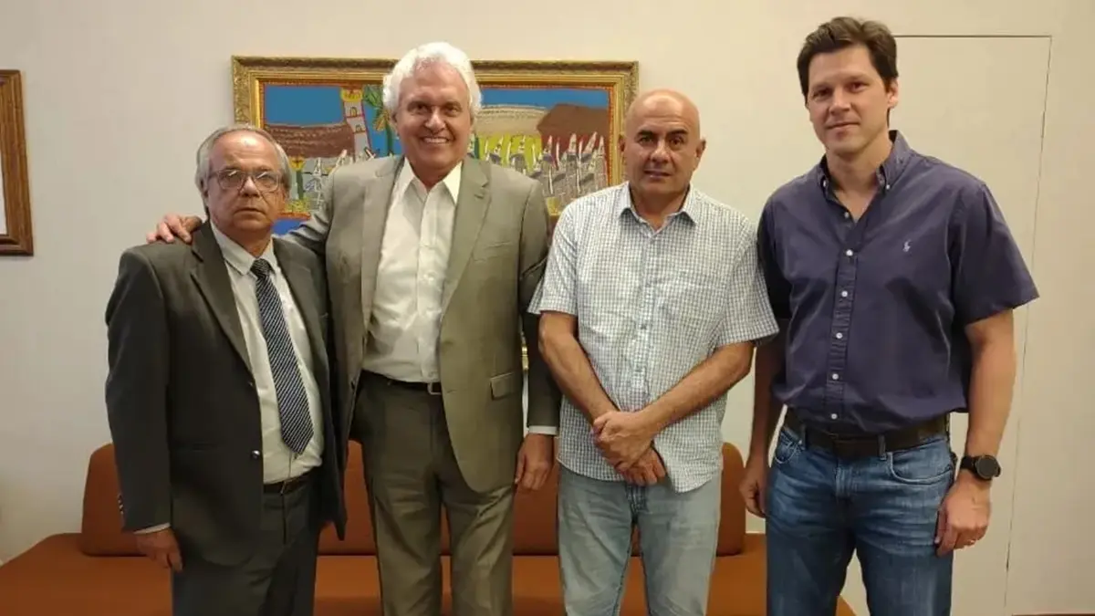 Daniel articula reaproximação de Paulo Cezar Martins com Caiado