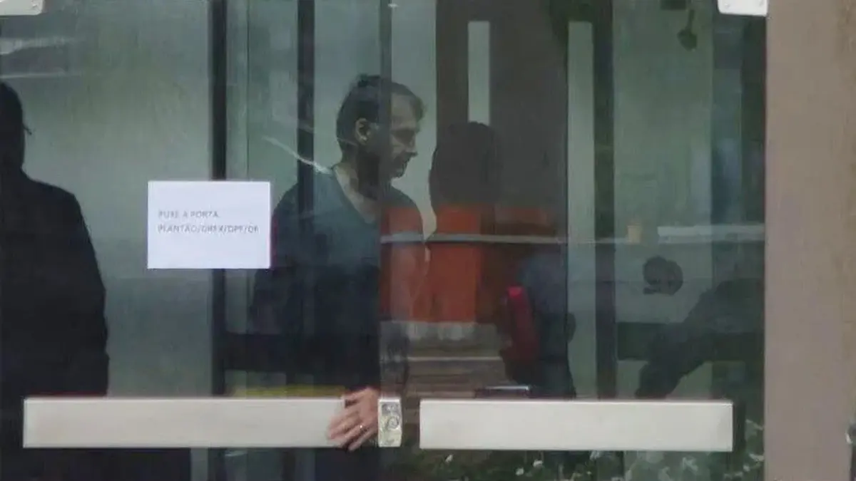 Moraes permite que Bolsonaro receba refeições especiais na carceragem da PF