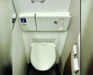 Latam cria 'banheiro premium' para passageiros da primeira classe e recebe críticas